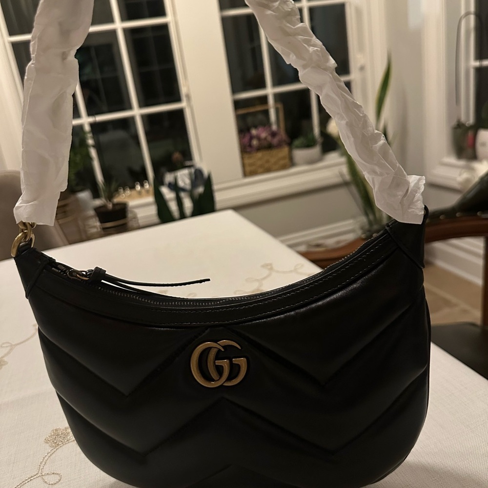 Gucci Black Quilted Shoulder Bag with Gold Logo - Picture 7 of 12